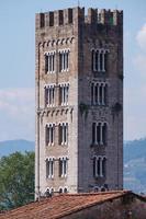 torn i lucca från torre guinigi toscana italien foto