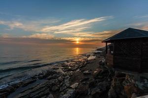 vacker gryning över Kaspiska havet i dagestan, Ryssland foto