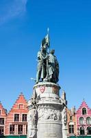 brugge, Belgien, 2015. jan breydel och peter de conik staty på torget i brugge foto