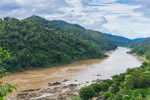 floden salween i mae hong son provinsen mellan thailand och myanmar gränsen foto