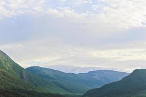 spektakulärt landskap med berg och dalar i hemsedal, buskerud, norge. foto