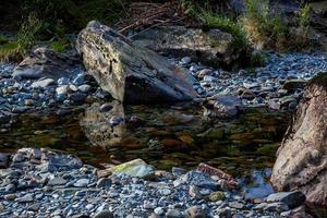 stenblock i glaslynfloden i Wales foto