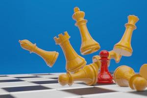 schackbrädspel, affärskonkurrenskoncept, kopieringsutrymme 3d-rendering foto