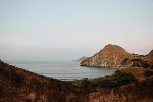 utsikt över ön Padar med exotisk strand vid labuan bajo foto