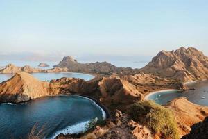 landskapsvy från toppen av ön Padar vid labuan bajo foto