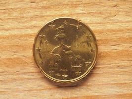 20 cents mynt som visar futuristisk skulptur, valuta i Italien, eu foto