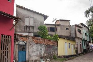 trancoso, Bahia, Brasilien-9 mars 2022 det dåliga bostadsbyggandet och levnadsförhållandena som finns i hela Brasilien och Latinamerika foto