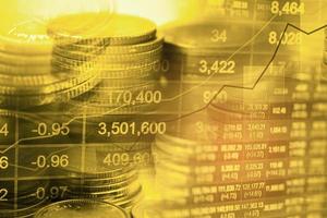 aktiemarknadsinvestering handel med finansiella, mynt eller valuta för analys av vinstfinansiering affärstrenddatabakgrund. foto