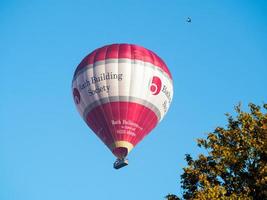 bad, somerset, Storbritannien, 2016. luftballong flyger över badet foto