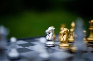 schack, brädspel för koncept och tävlingar och strategier för affärsframgångsidéer foto