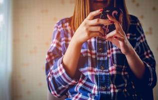 hand och telefon bilder affärsidé och lagarbete med kopia utrymme foto