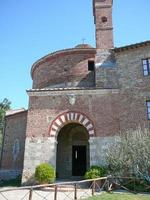 kyrka och kapell i montesiepi, Toscana, Italien foto