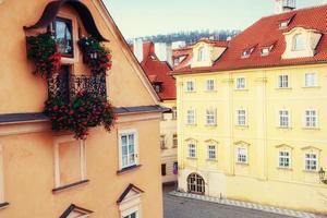 Prag, Tjeckien. Karlsbron med sin statyvy från foto