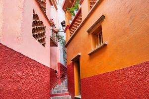 guanajuato, berömd gränd av kyssen callejon del beso foto