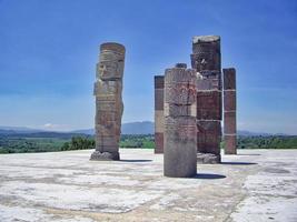 berömda tula-pyramider och statyer i Mexiko foto