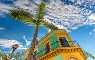 Mexiko, Mazatlan, färgglada gamla stadsgator i historiska stadskärnan foto