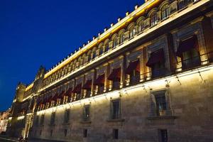 mexico city, zocalo, nationalpalatsbyggnad foto