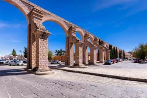 zacatecas, antik akvedukt, aqueducto zacatecas, i historiska stadskärnan nära stora turistattraktioner foto