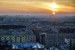 tidigt på morgonen utsikt över silhuetten i Warszawa foto
