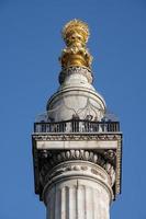 london, Storbritannien, 2018. monument till den stora branden i london foto