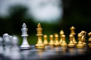 schack, brädspel för koncept och tävlingar och strategier för affärsframgångsidéer foto