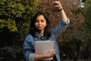 flicka bild college indiska foto