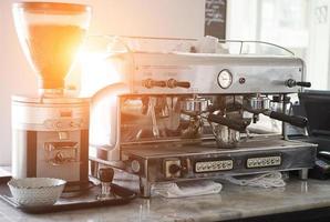 espressomaskin tidigt på morgonen foto