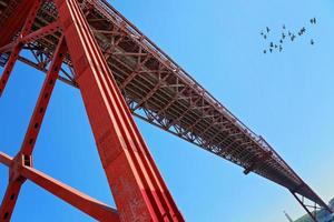 Lissabon, landmärke upphängning 25 april bron foto