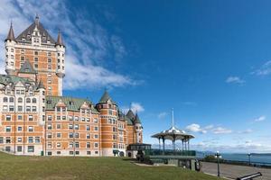 kanada, chateau frontenac i quebecs historiska centrum med panoramautsikt över floden Saint Lawrence foto