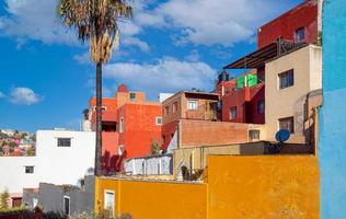 guanajuato, mexico, färgglada koloniala gator och arkitektur i guanajuatos historiska centrum foto
