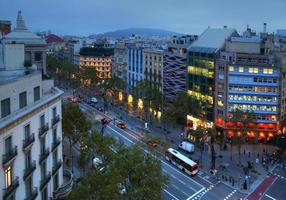 barcelona gator i historiska centrum på natten foto