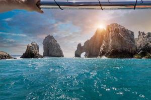 natursköna turistmål arch of cabo san lucas, el arco, nära playa amantes, lovers beach känd som playa del amor och playa del divorcio, skilsmässa strand foto