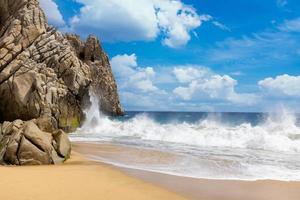 natursköna los cabos resmål playa del divorcio, skilsmässa strand som ligger nära den berömda arch of cabo san lucas foto