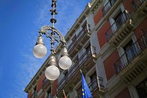 spanien, spansk arkitektur, vackra barcelona gator i historiska centrum av las ramblas foto