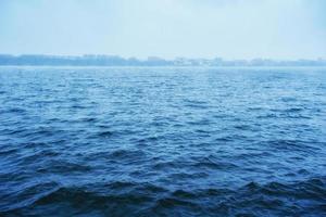havsvackert foto blå sjö