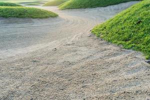 golfbana sandlåda bakgrund, hinder bunkrar används för golfturneringar foto