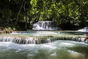 tadklangsi vattenfall i louangprabang, lao foto