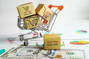 online shopping, kundvagn med pengar, import export, finanshandel. foto