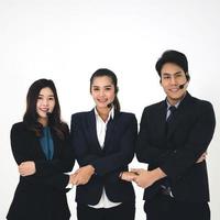 porträtt av positivt leende ungt företag call center personal asiatisk team kvinna och man. foto