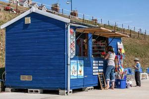 southwold, suffolk, Storbritannien, 2010. kafé och presentbutik på strandpromenaden foto