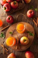 ekologisk orange äppelcider foto