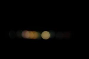 abstrakt ljus i staden bokeh och oskärpa ljus, natt suddig bakgrund foto