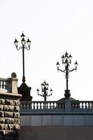 arkitektur av gamla stan på natten, med en gammal lykta foto