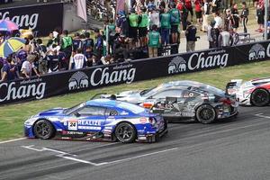 buriram thailand 7 oktober teamracing kör under autobacs super gt round7 burirum united super gt race på chang internationella krets, super gt race 2017, på buriram, thailand. foto