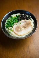 japansk mat hakata tonkotsu ramen foto