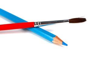 blå pennor och pensel för färger foto