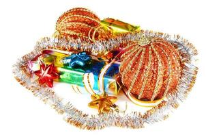 presenter med dekorationer för nyår och jul foto