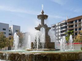 Granada, Andalusien, Spanien, 2014. Batallas fontän i Granada foto