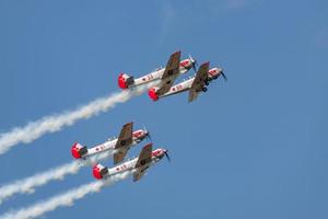 Shoreham vid havet, Storbritannien, 2011. fyra yakovlev yak-52 50 plan foto