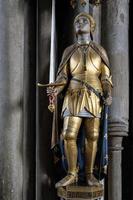 winchester, hampshire, Storbritannien, 2016. staty av joan of arc i winchester katedral foto